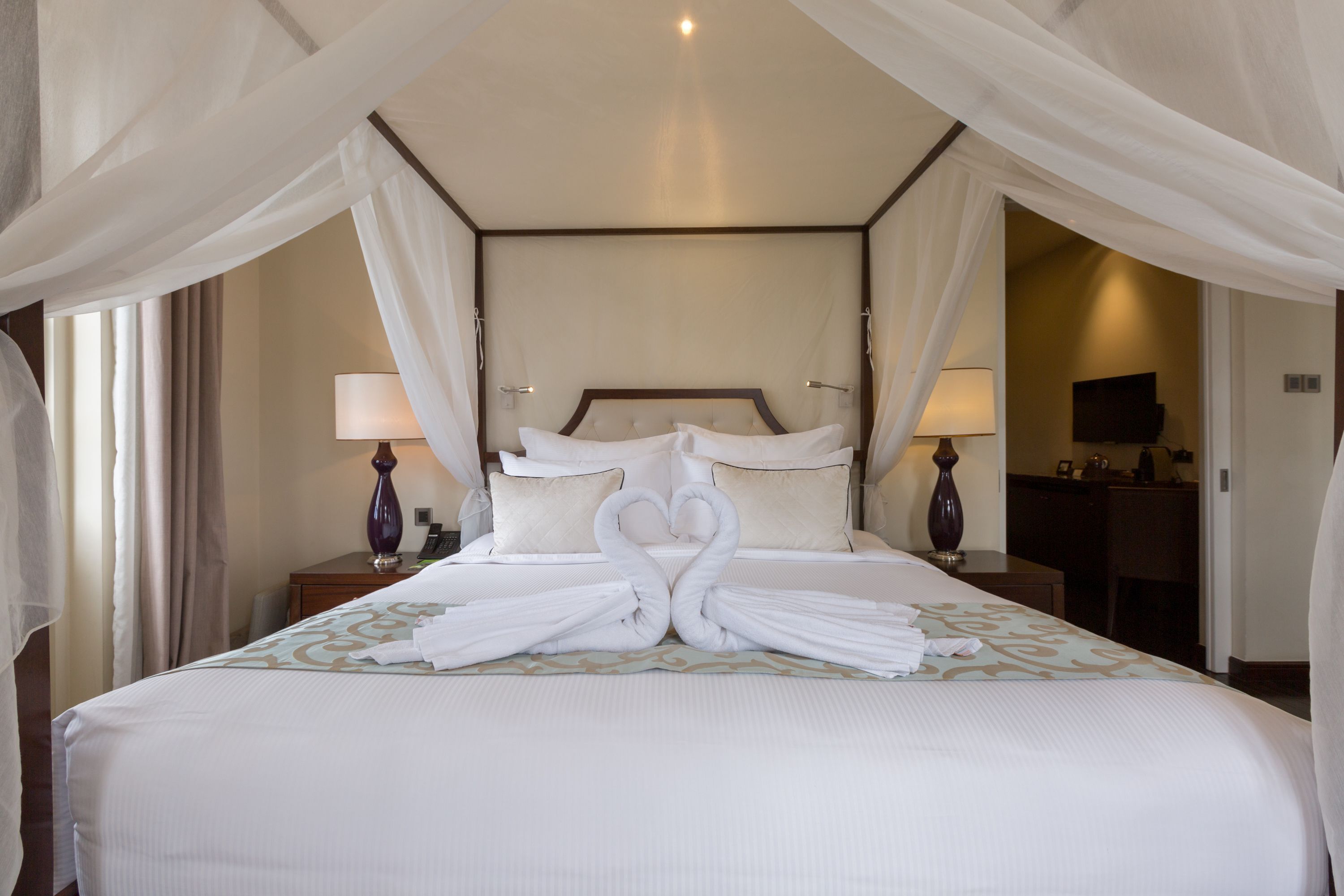 Premium bedding, Select Comfort beds, free minibar, in-room safe