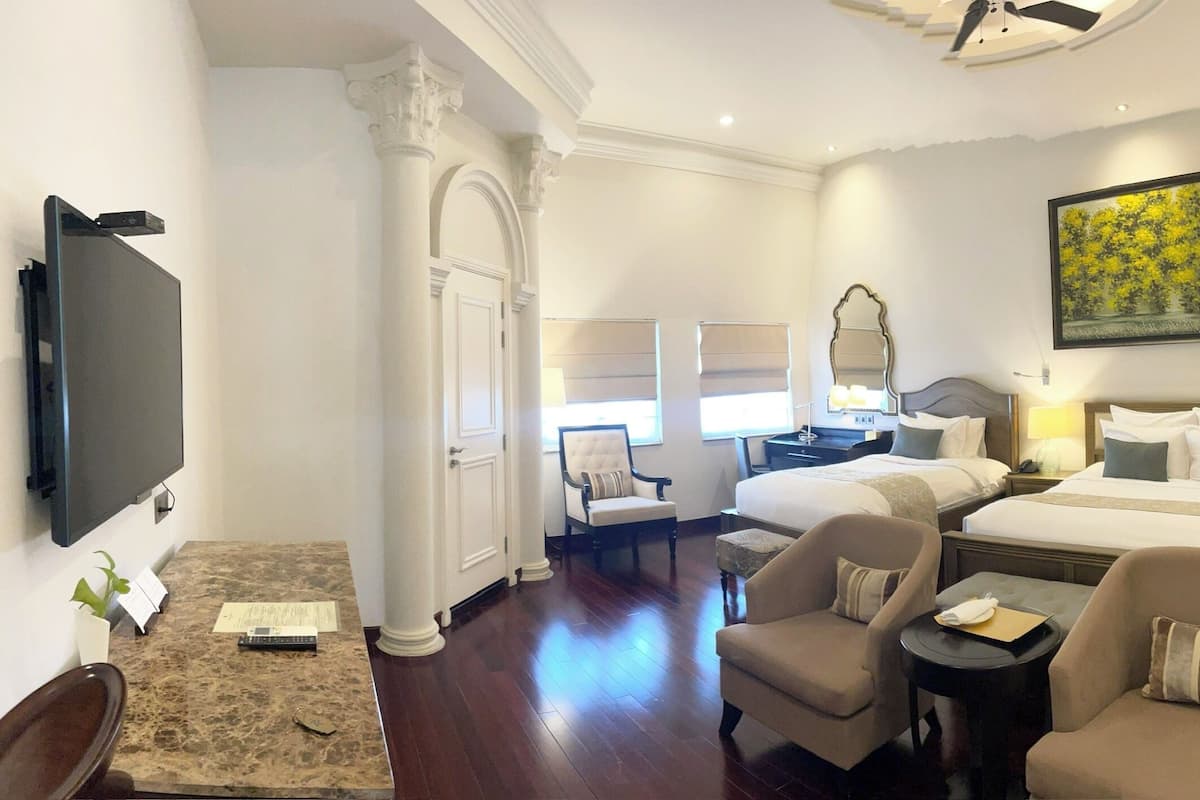 Family Triple Room | Premium bedding, Select Comfort beds, free minibar, in-room safe