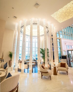 A spacious lobby with high ceilings, modern furniture, and decorative columns. - Kempinski Residences & Suites, Doha (Doha)