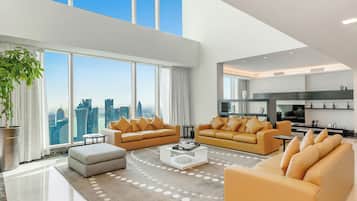 Suíte (Superior Sky Four Bedroom) | Área de estar | TV LCD 46 polegadas com canais via satélite, TV