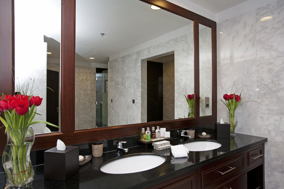Superior Suite, Multiple Beds, City View (Deluxe Sky Four Bedroom) | Minibar, in-room safe, desk, laptop workspace