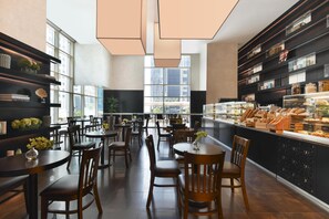 Petit déjeuner préparé sur commande (130 QAR par personne)