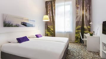 Standard-Zweibettzimmer, 2 Einzelbetten | Zimmersafe, Schreibtisch, schallisolierte Zimmer, kostenlose Babybetten