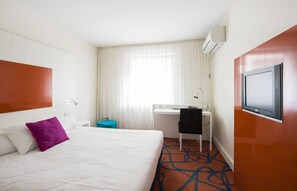 In-room safe, desk, soundproofing, free cribs/infant beds - ibis Styles Frankfurt City (Frankfurt)