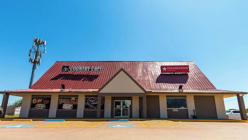 Magnuson Extended Stay and Suites Airport Hotel