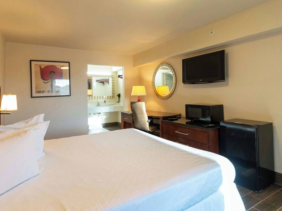 Room, 1 Queen Bed, Non Smoking, Refrigerator & Microwave | Individually furnished, desk, laptop workspace, blackout drapes