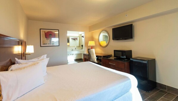 Room, 1 Queen Bed, Non Smoking, Refrigerator & Microwave