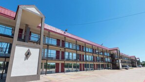 Front of property - Magnuson Extended Stay and Suites Airport Hotel (Irving)