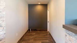 Lobby - Magnuson Extended Stay and Suites Airport Hotel (Irving)