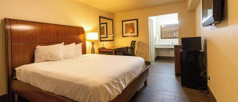 Room, 1 King Bed, Non Smoking, Refrigerator & Microwave