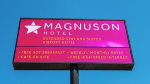Front of property - Magnuson Extended Stay and Suites Airport Hotel (Irving)