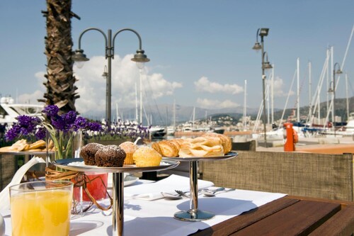 MarinaPlace Resort & Spa