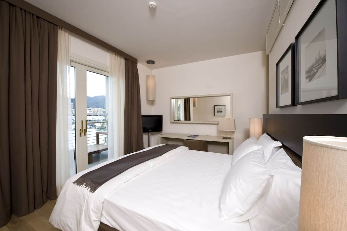 Egyptian cotton sheets, premium bedding, down comforters
