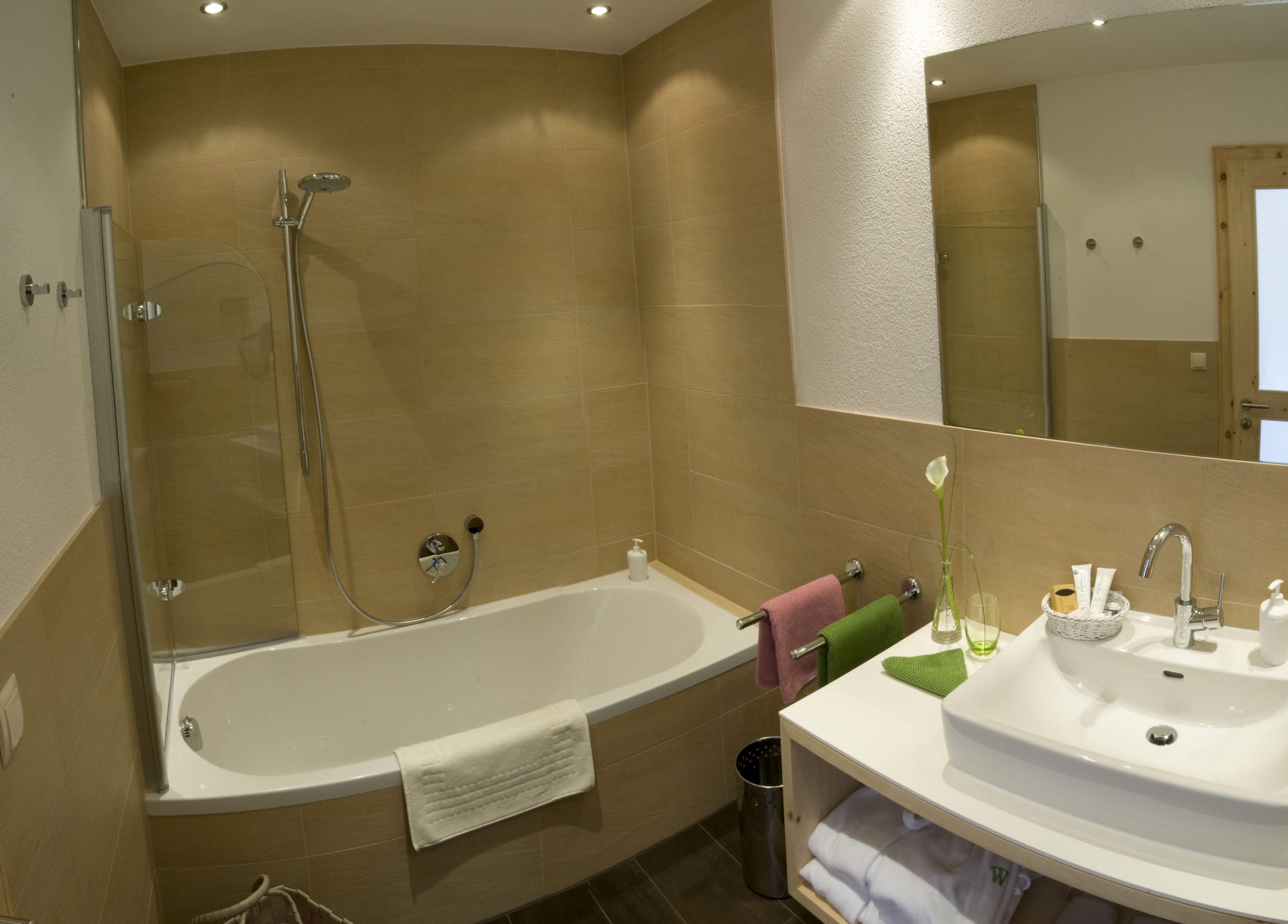 suite, balcony | deep-soaking bathtub