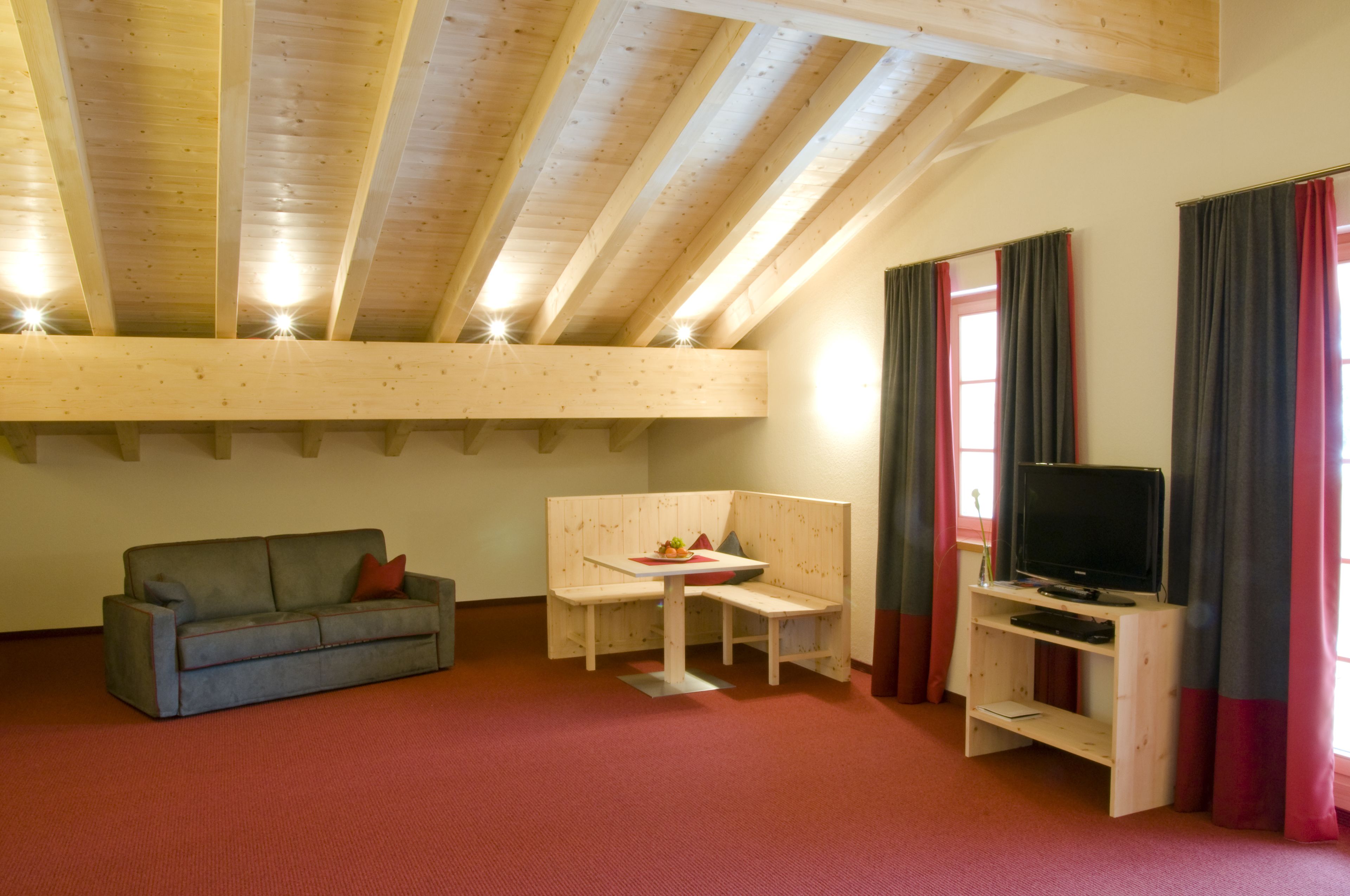 suite, balcony | in-room safe, desk, soundproofing, rollaway beds