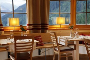 DĂźner et souper servis sur place