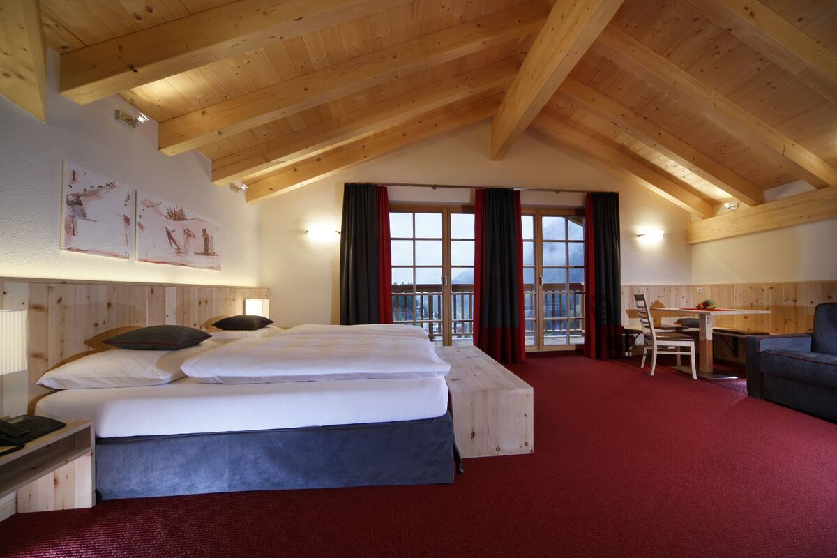 In-room safe, desk, soundproofing, rollaway beds