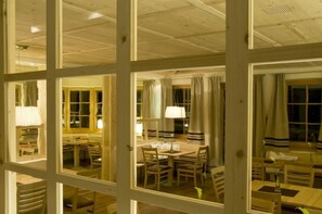 Lunch and dinner served