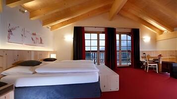 Värdeförvaringsskåp på rummet, skrivbord, ljudisolering och extrasängar