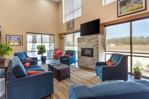 Lobby - Comfort Suites Wilson I-95 (Wilson)