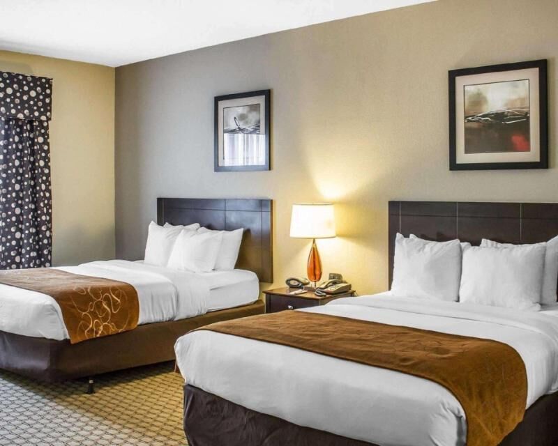 Premium bedding, desk, iron/ironing board, free WiFi