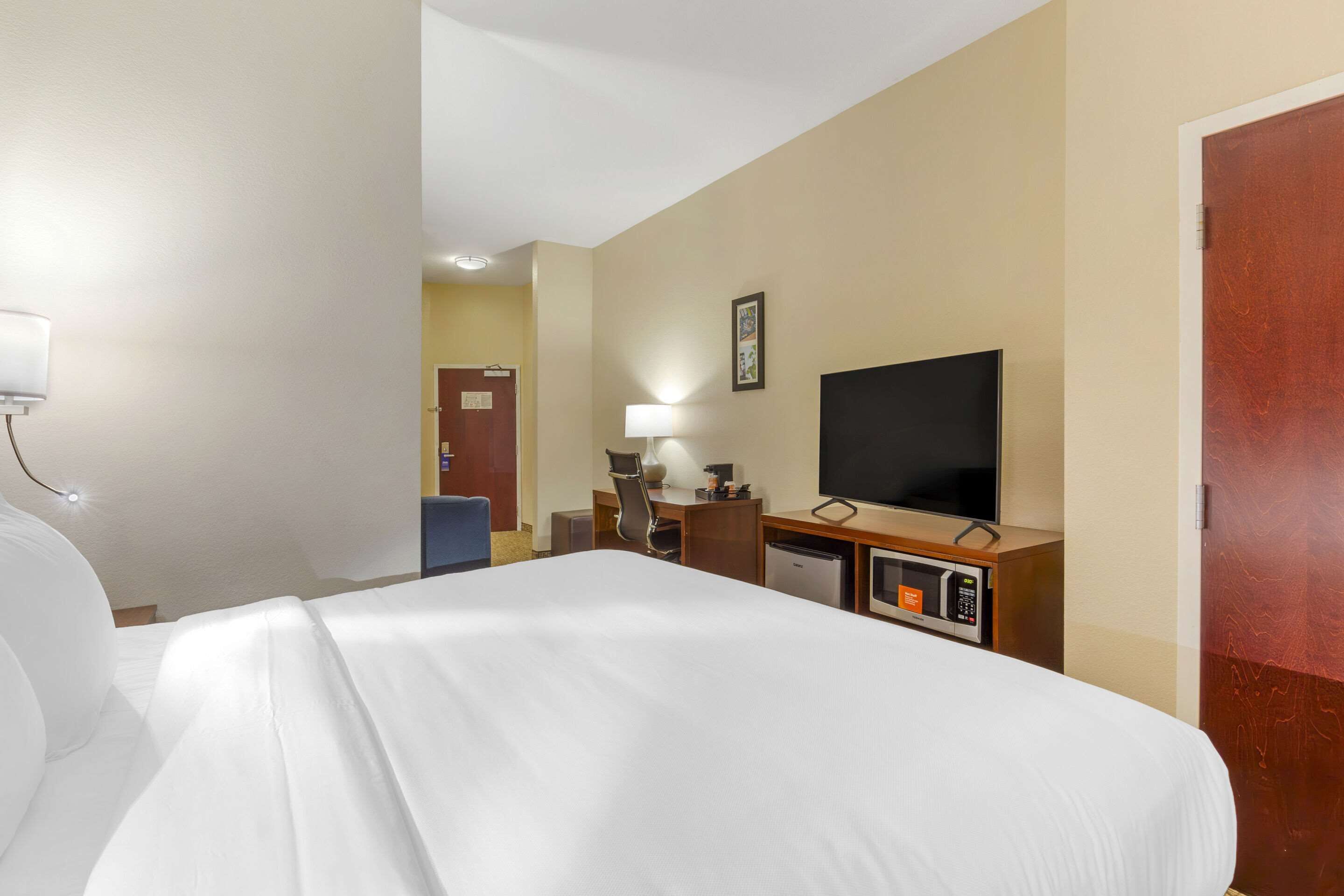 suite, 1 king bed with sofa bed, non smoking | premium bedding, desk, iron/ironing board, free wifi