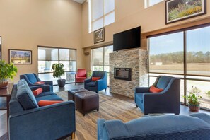Lobby - Comfort Suites Wilson I-95 (Wilson)