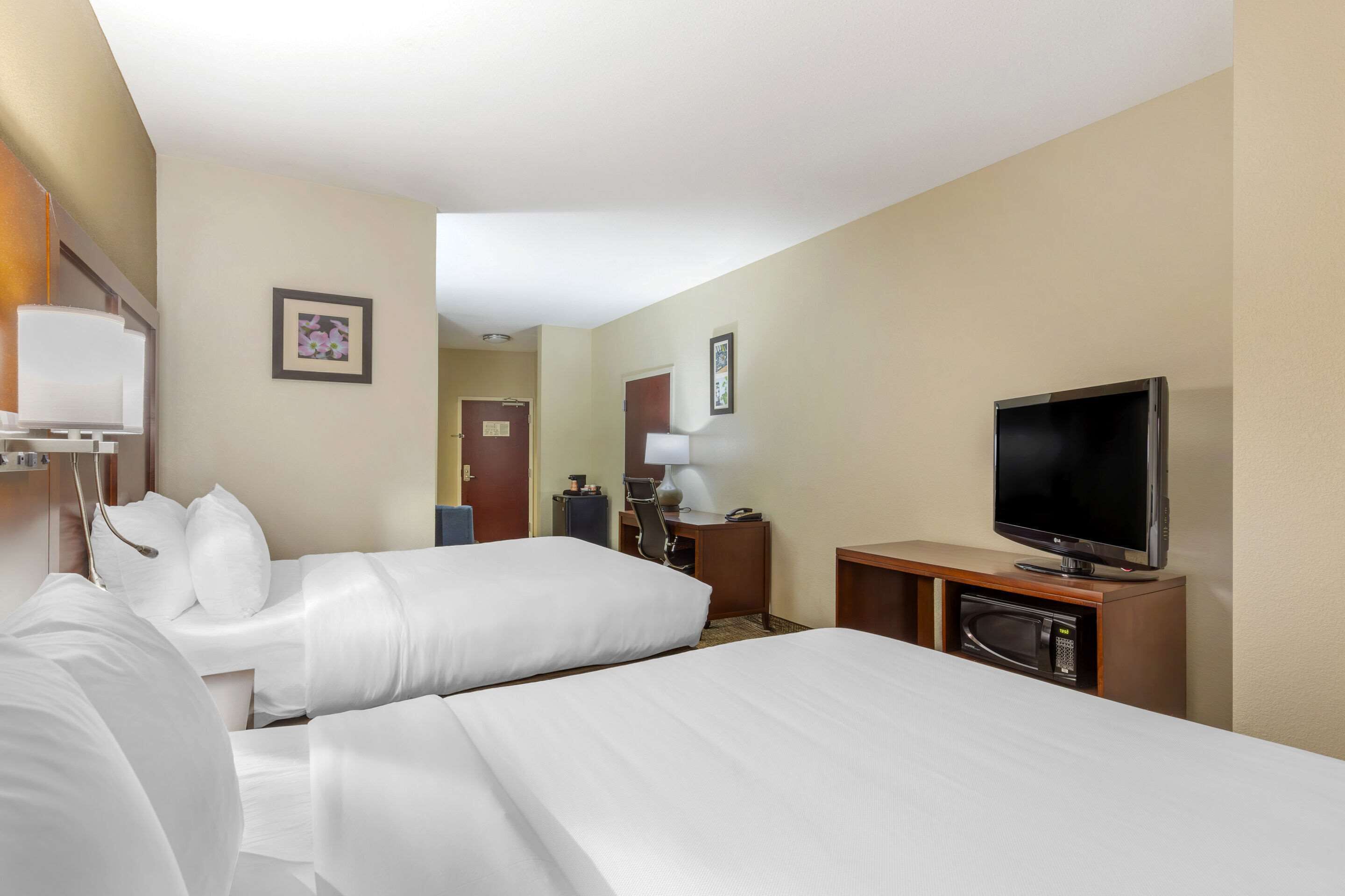 suite, multiple beds, non smoking  | premium bedding, desk, iron/ironing board, free wifi