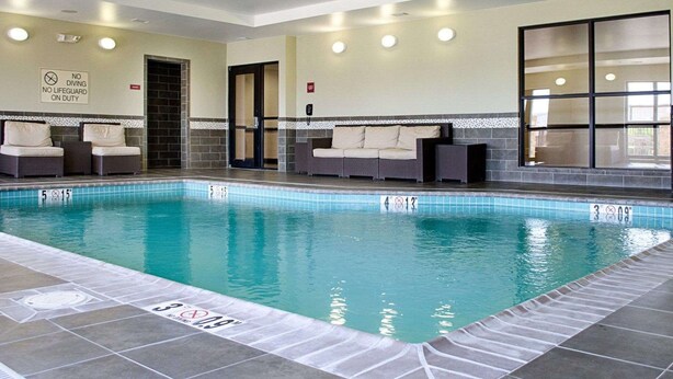 Una piscina cubierta