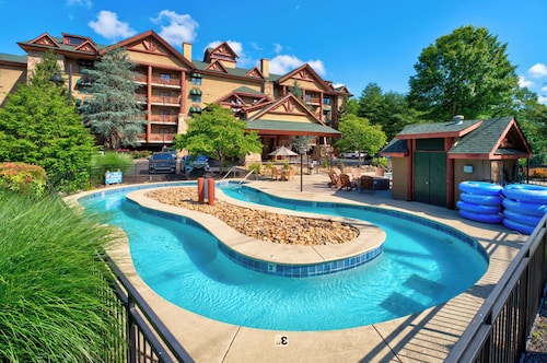 Bearskin Lodge on the River