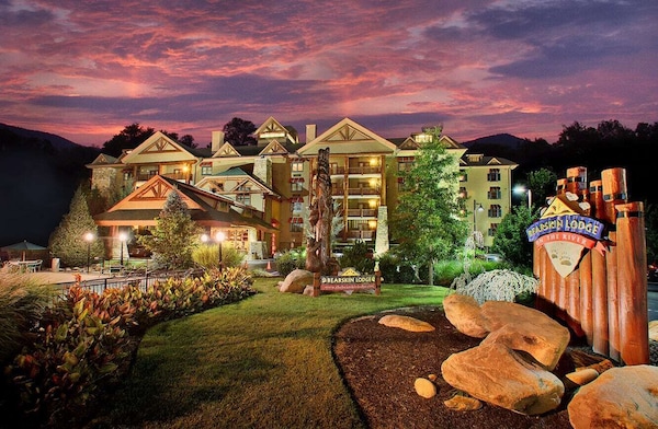 Bearskin Lodge On The River - Gatlinburg, TN