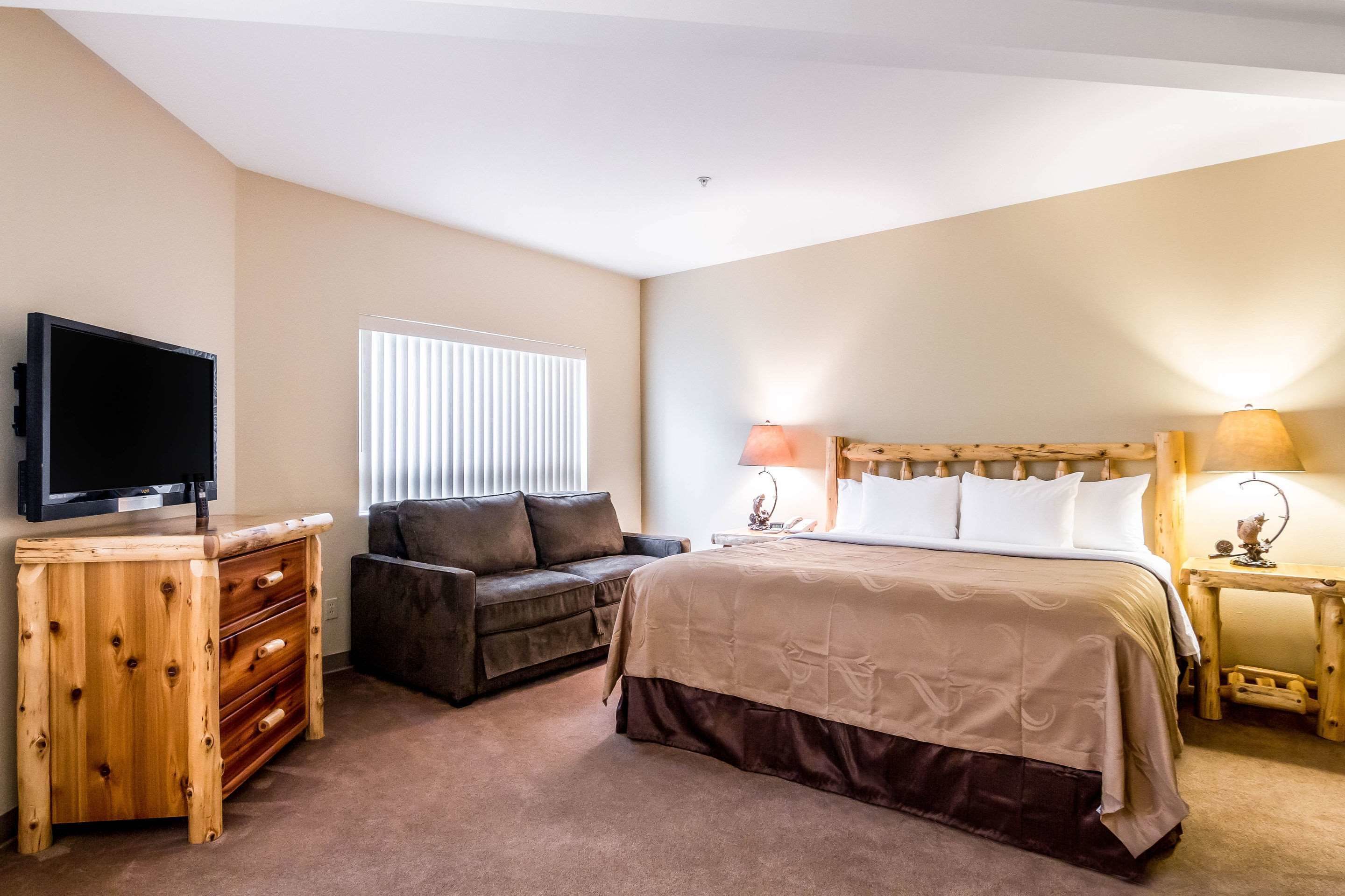 desk, iron/ironing board, free cots/infant beds, rollaway beds