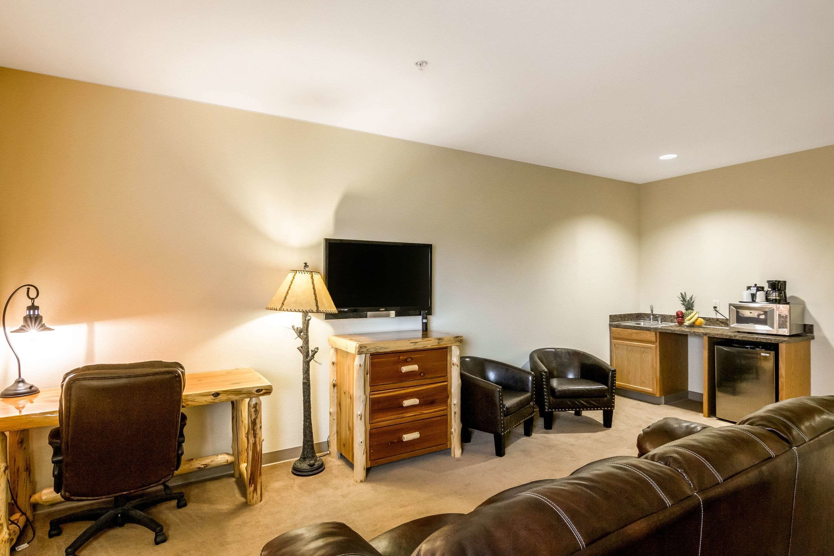 desk, iron/ironing board, free cots/infant beds, rollaway beds