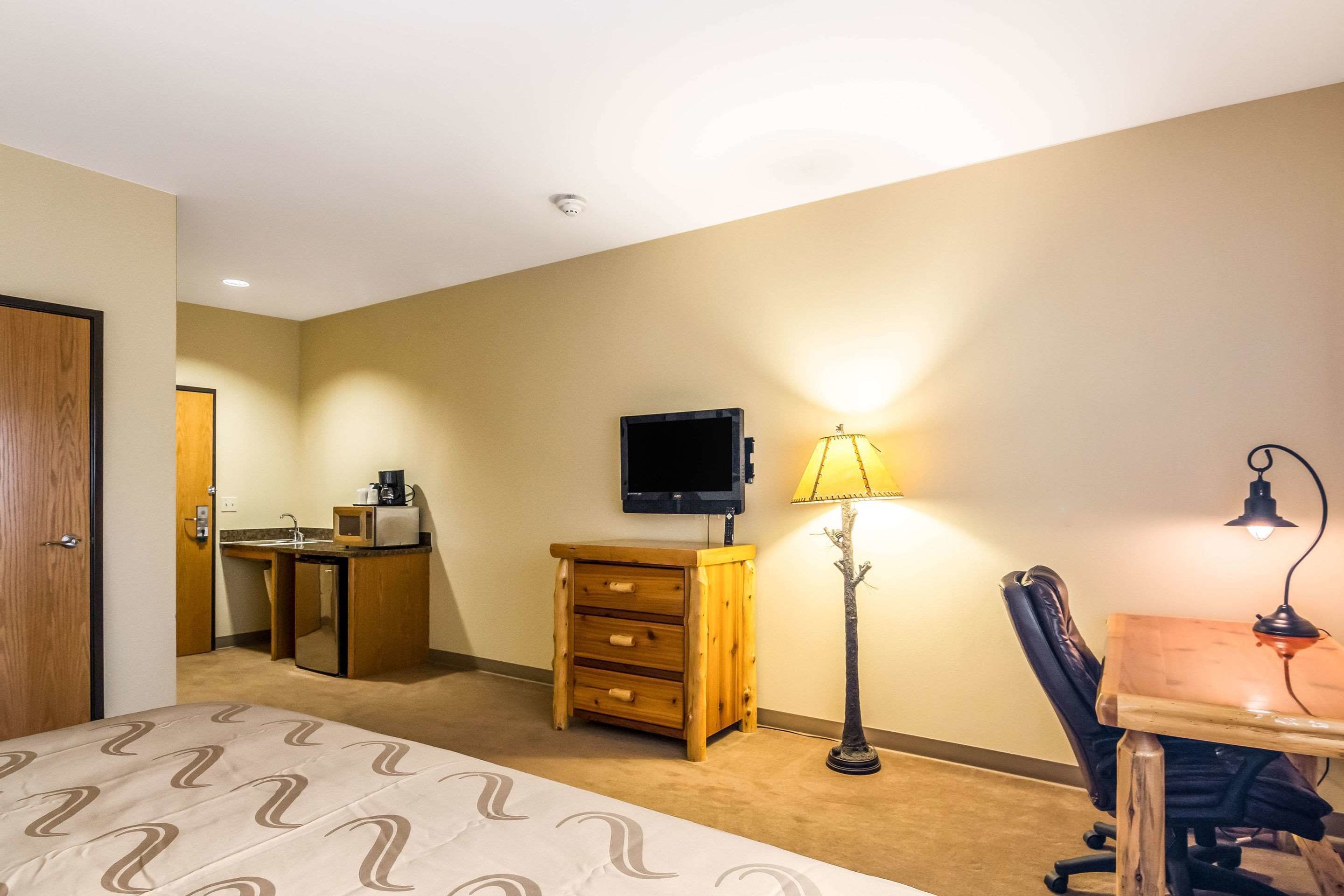 desk, iron/ironing board, free cots/infant beds, rollaway beds