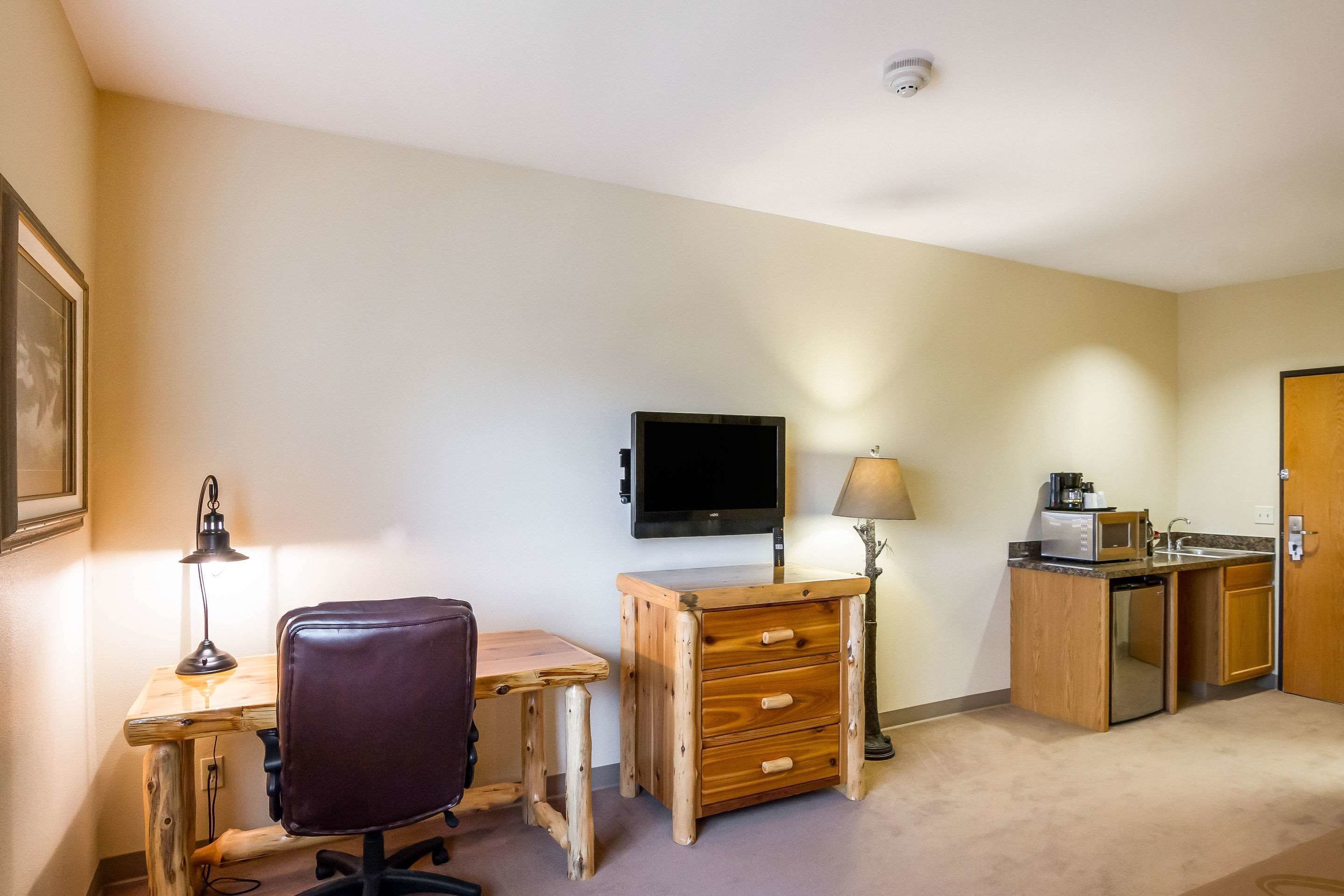 desk, iron/ironing board, free cots/infant beds, rollaway beds