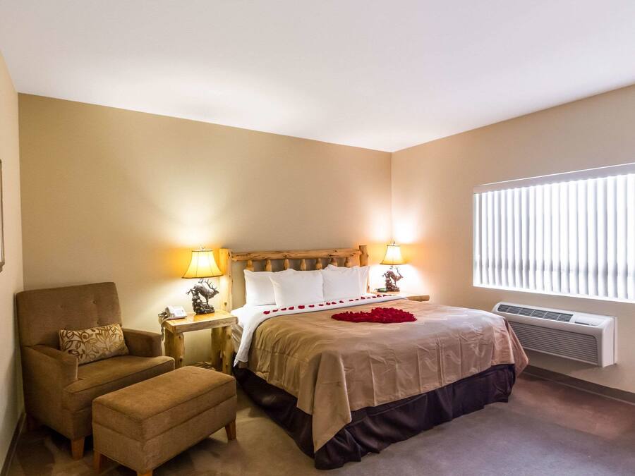 Standardzimmer, 1 King-Bett, Nichtraucher | Schreibtisch, Bügeleisen/Bügelbrett, kostenlose Babybetten