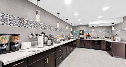 Clarion Inn & Suites near the Leconte Center Pigeon Forge