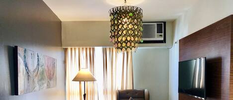 Minibar, in-room safe, individually decorated, individually furnished