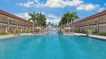 Outdoor pool, free pool cabanas, pool umbrellas