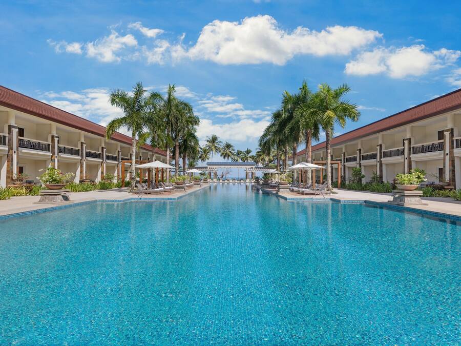 Piscine extérieure, cabanons gratuits, parasols de plage