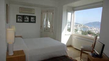 In-room safe, individually decorated, individually furnished, desk