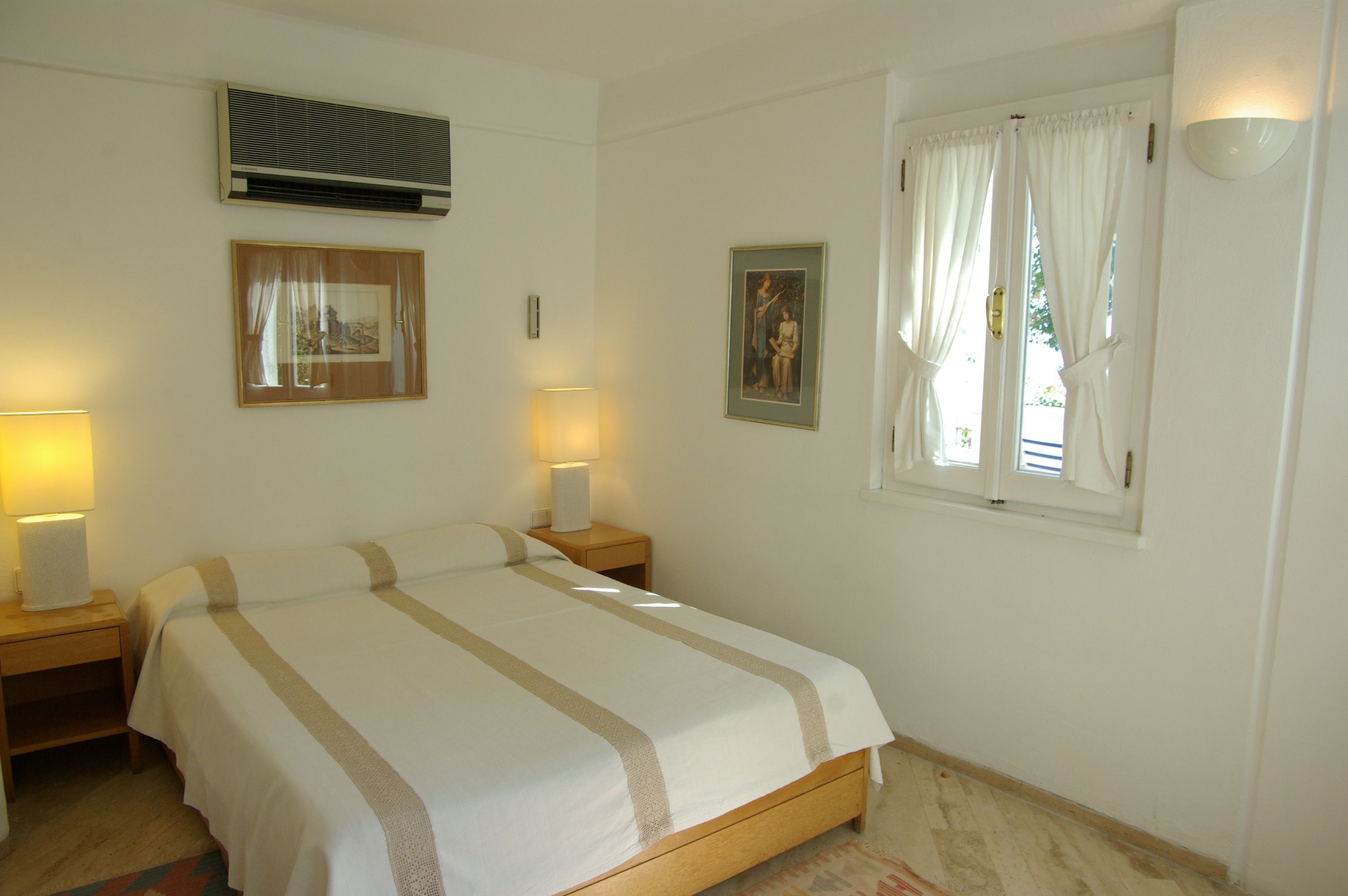 standard double or twin room | in-room safe, individually decorated, individually furnished, desk