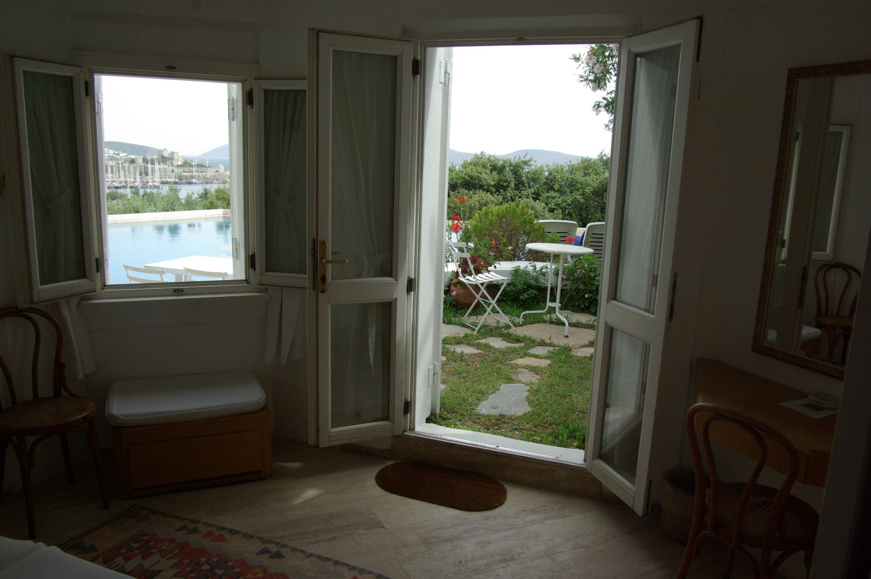 superior double or twin room | living area | led tv