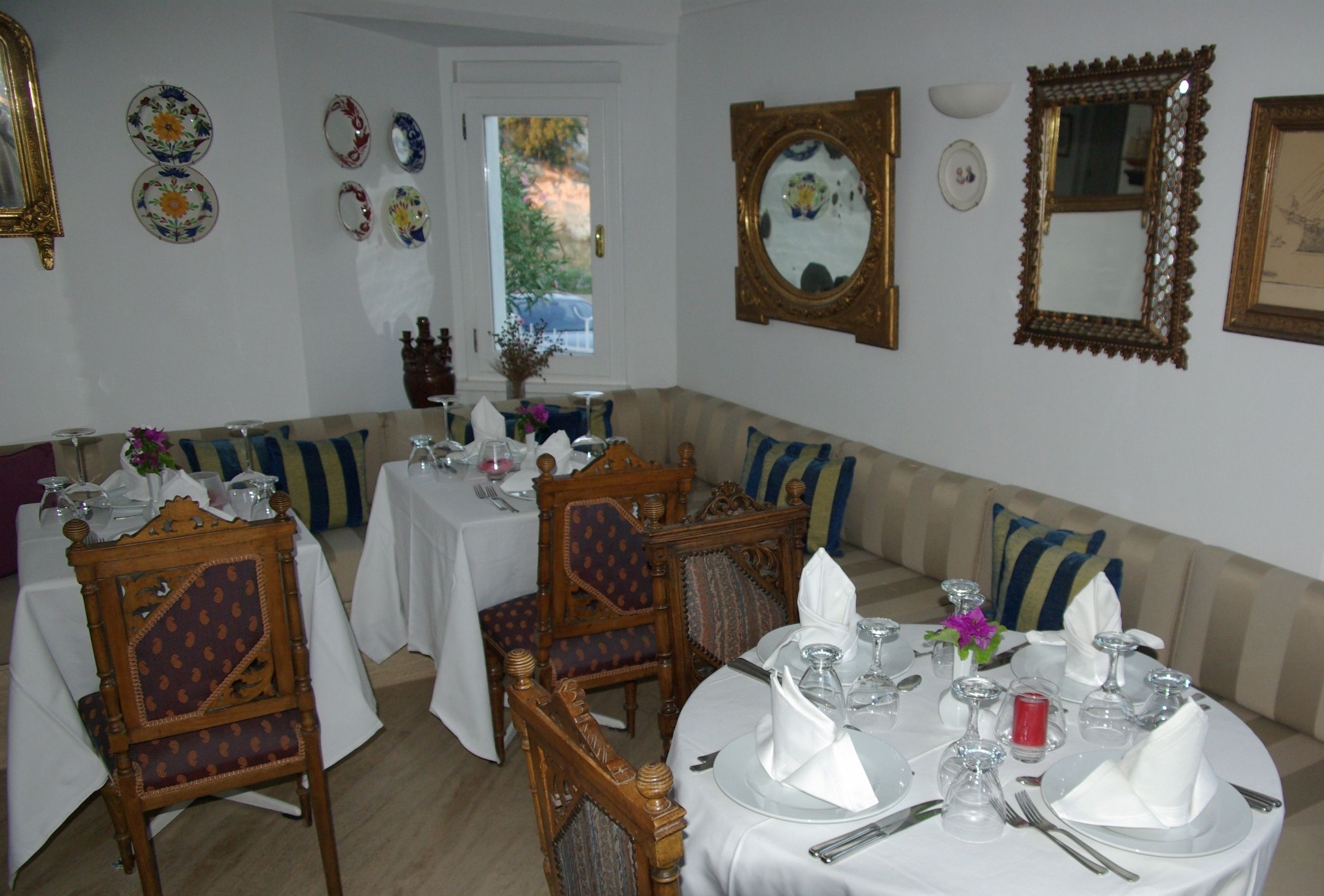 breakfast, lunch, dinner served; international cuisine, pool views