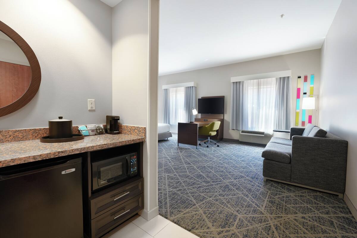 studio, accessible, non smoking | in-room safe, desk, iron/ironing board, free cots/infant beds