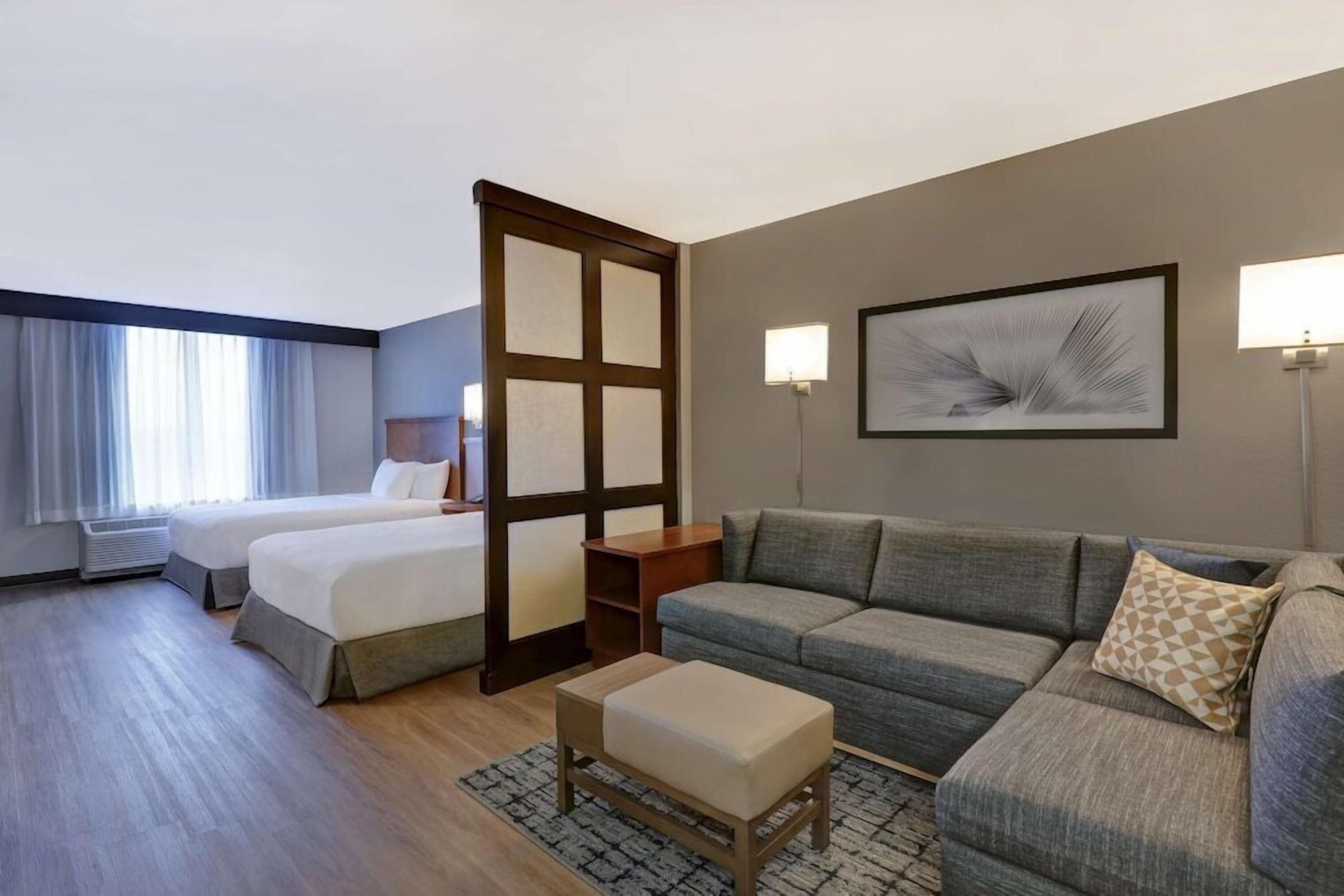Premium bedding, in-room safe, desk, iron/ironing board