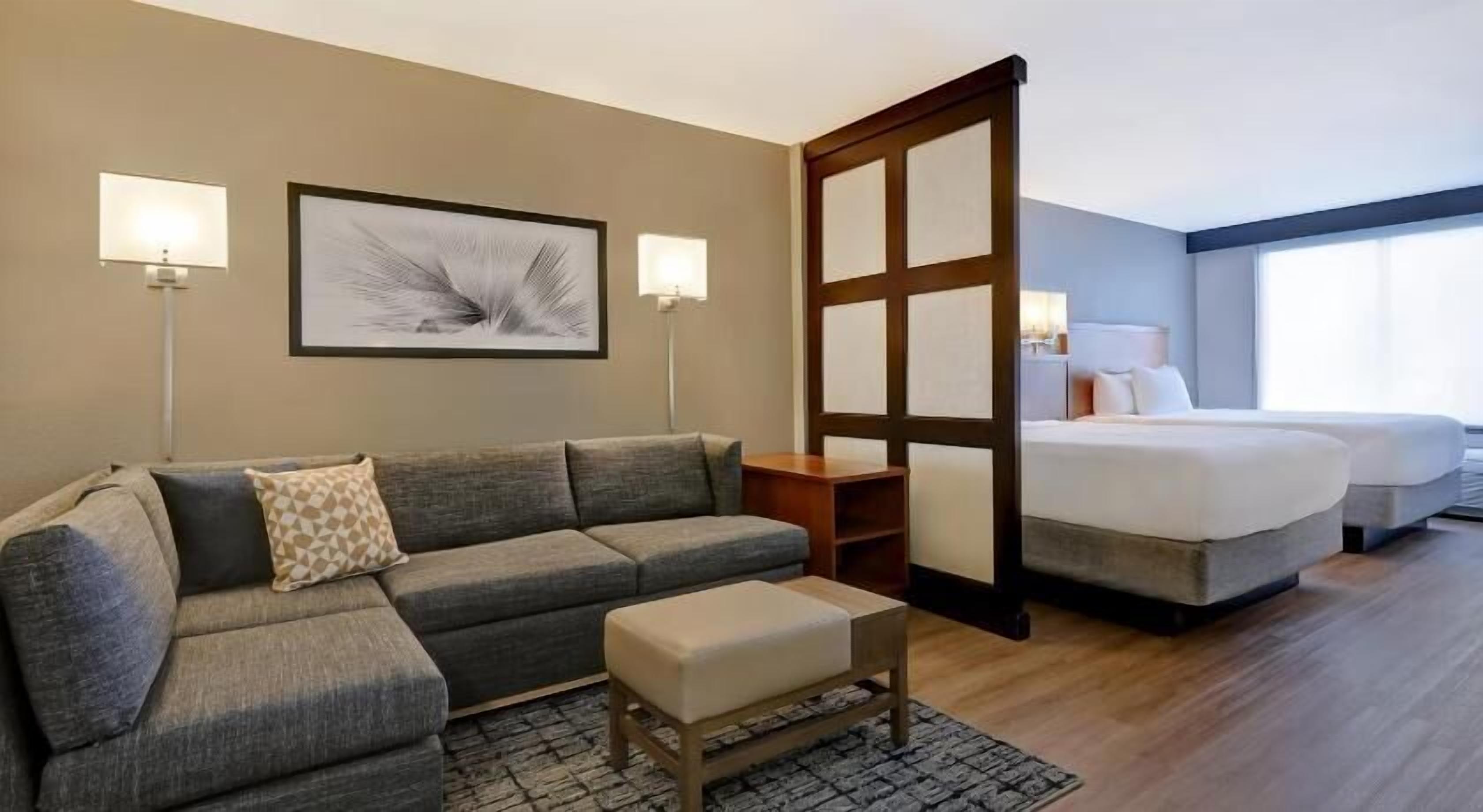 Premium bedding, in-room safe, desk, iron/ironing board