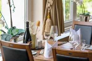 Breakfast, lunch and dinner served - Hotel des Nordens Flensburg Wellness & Spa (Harrislee)