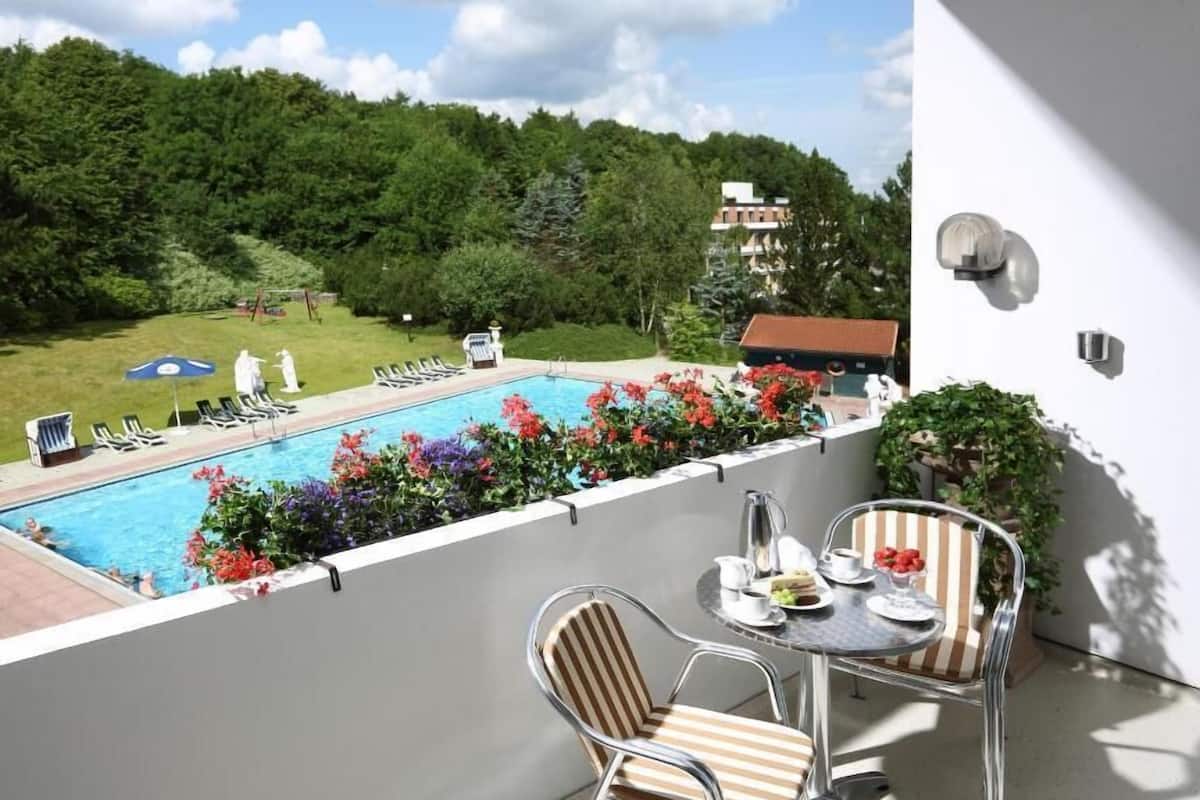 Svit (Pool) | 1 sovrum, bäddmadrasser, mörkläggningsgardiner och strykjärn/strykbräda