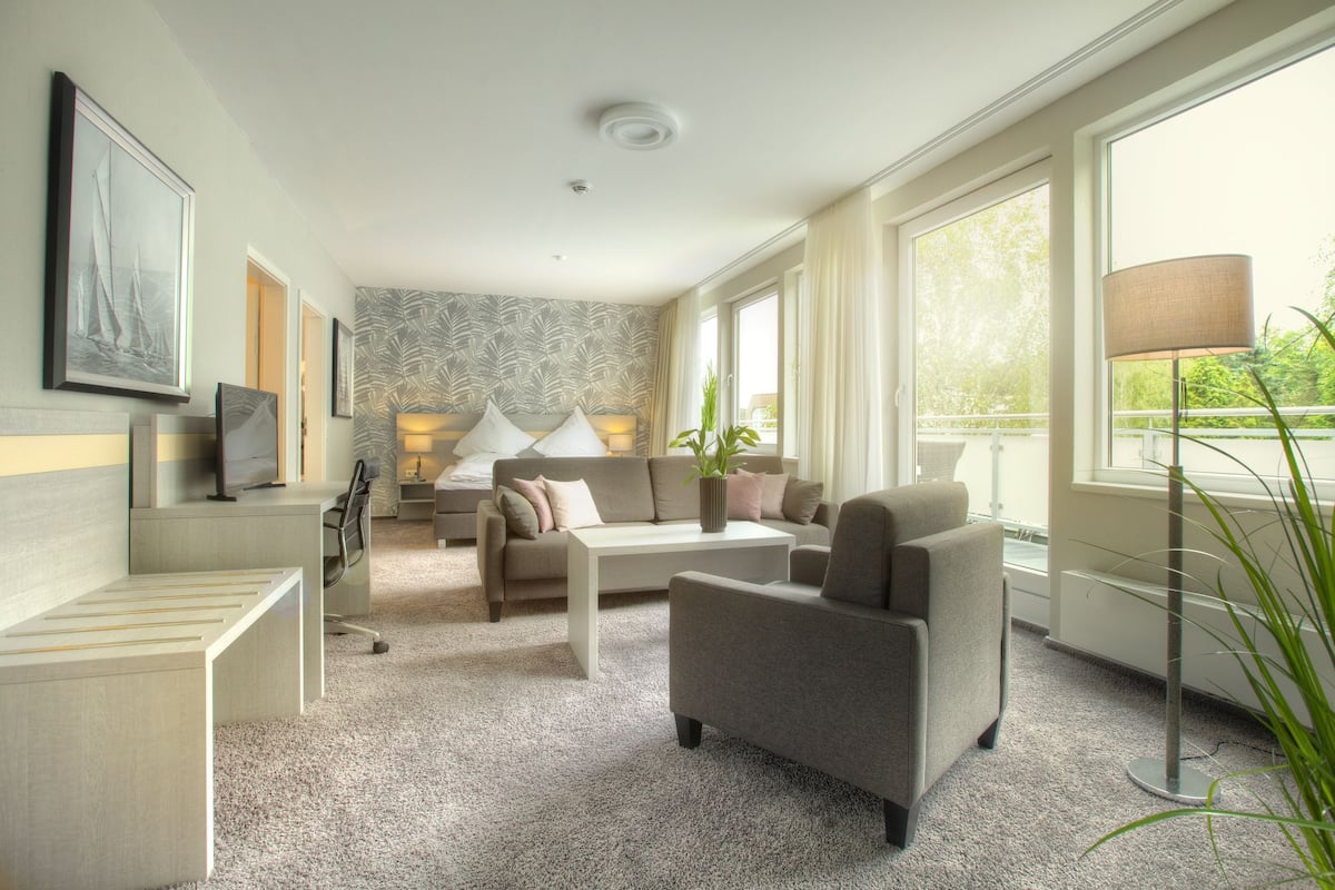 Pillowtop beds, iron/ironing board, free WiFi, bed sheets